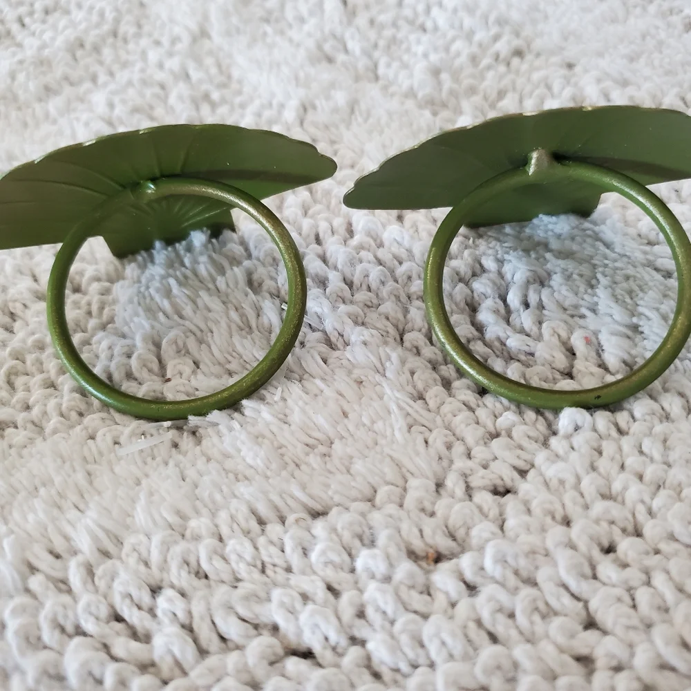 PIER 1 Seaside 8 ct Napkin Rings Hand Painted Metal Shells Fish Beach Coastal